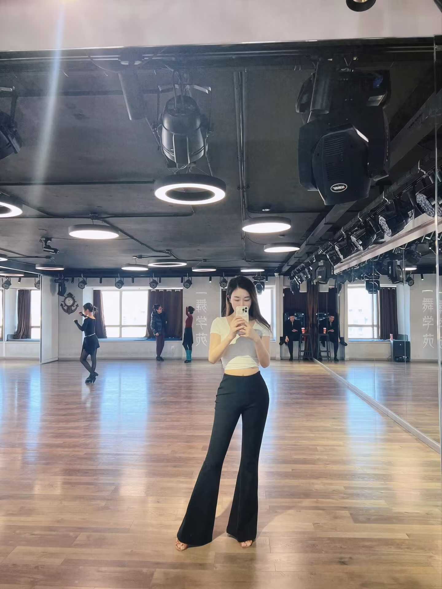 深圳罗湖,本人在东门上班，有空就兼职，一般下午2点后都有空