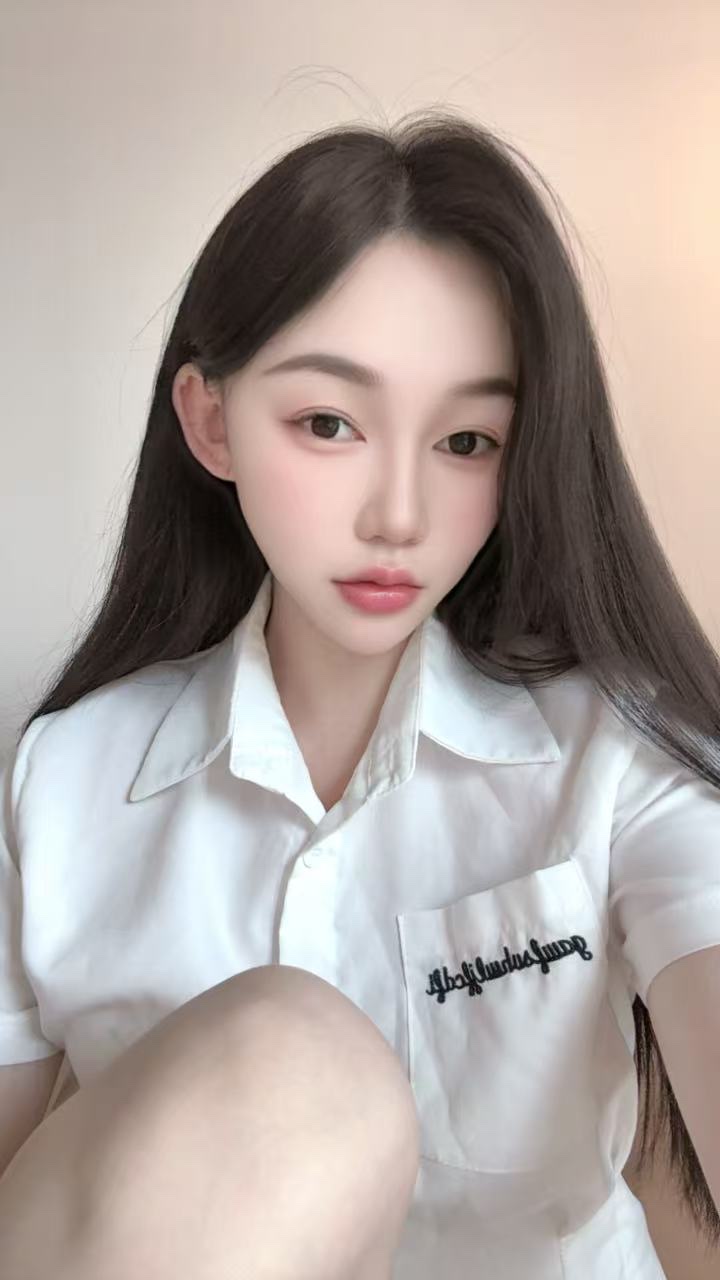 天河华师 高颜值 高素质 何小曦