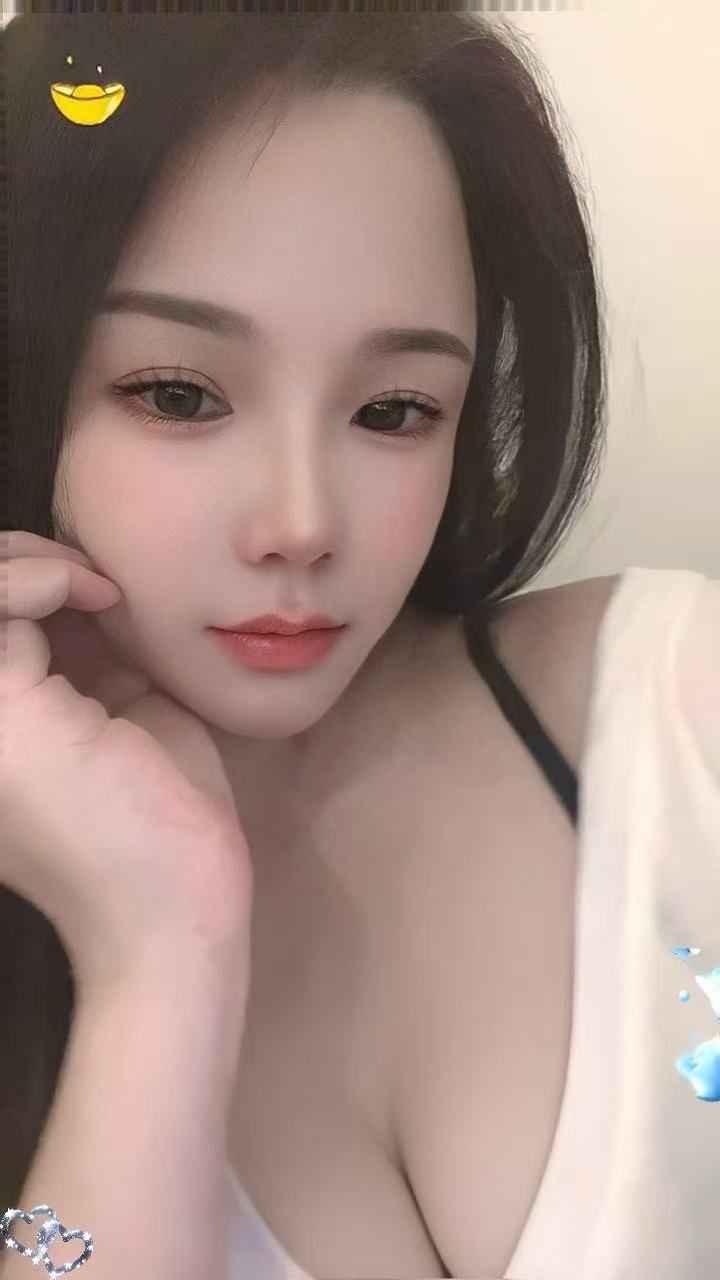 肤白貌美柒柒能吸会裹