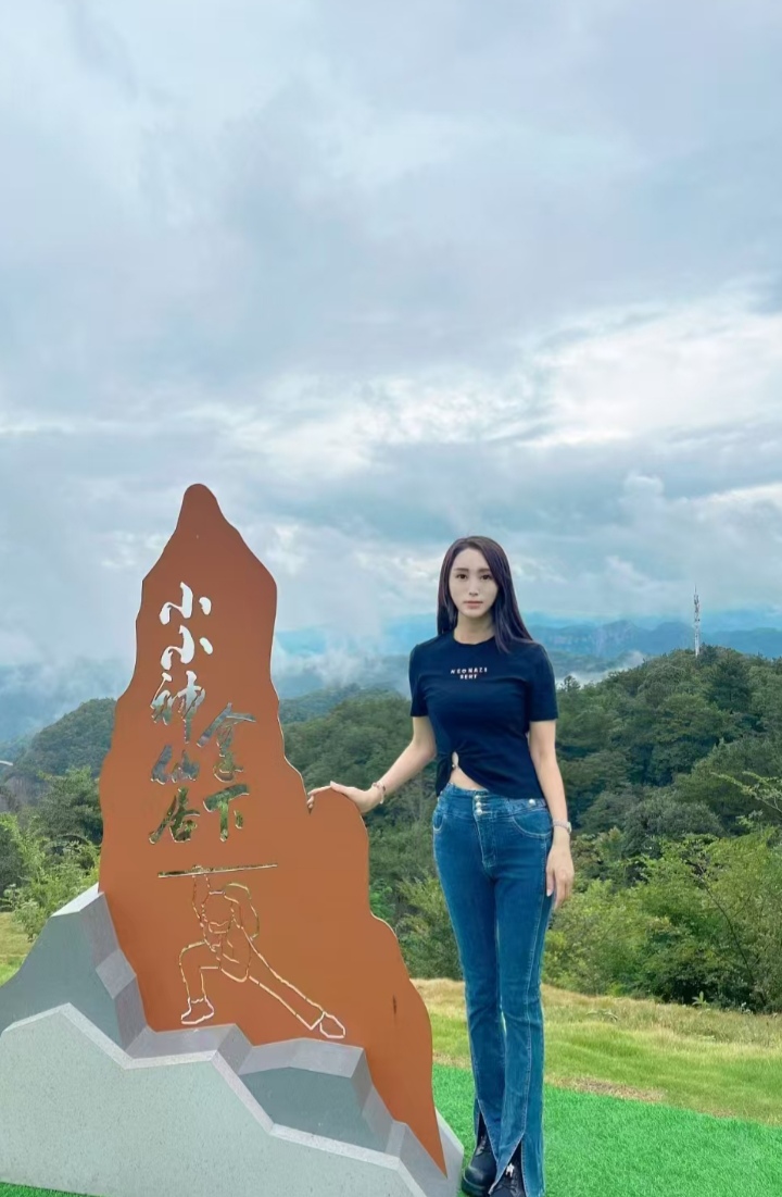 光谷大长腿辣妹十月