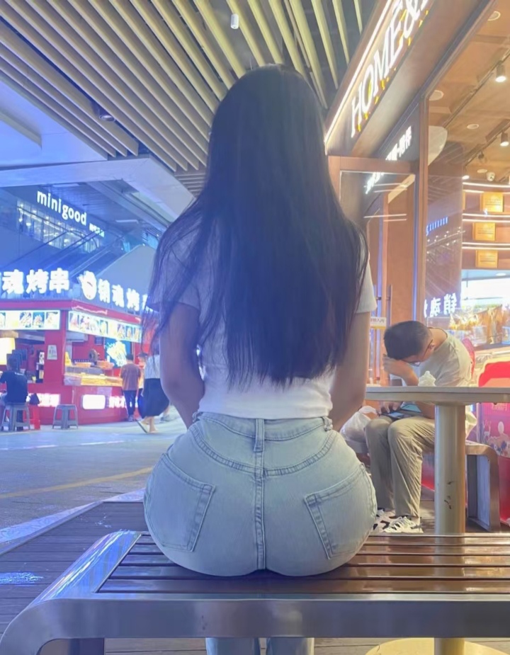 高新美臀辣妹柒悦