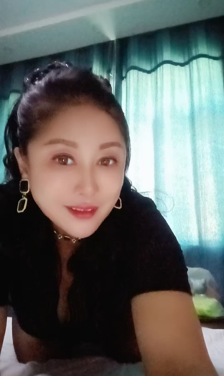 白云丰韵轻熟女