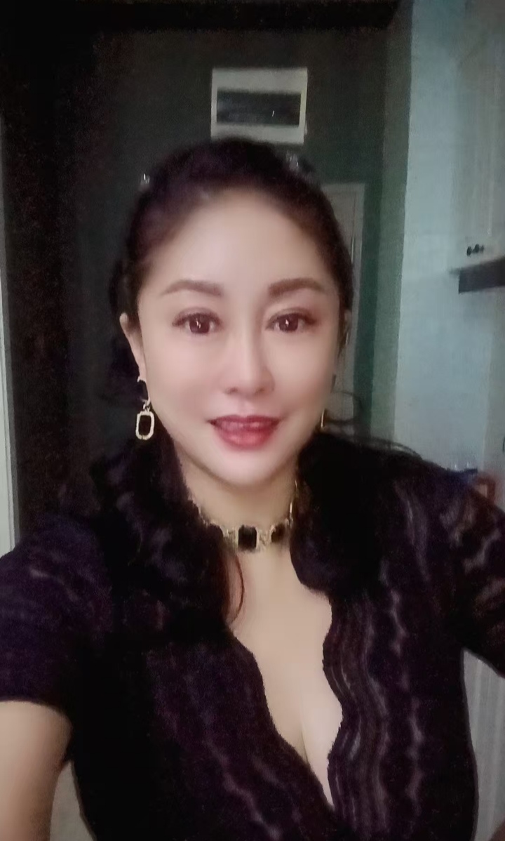 白云丰韵轻熟女