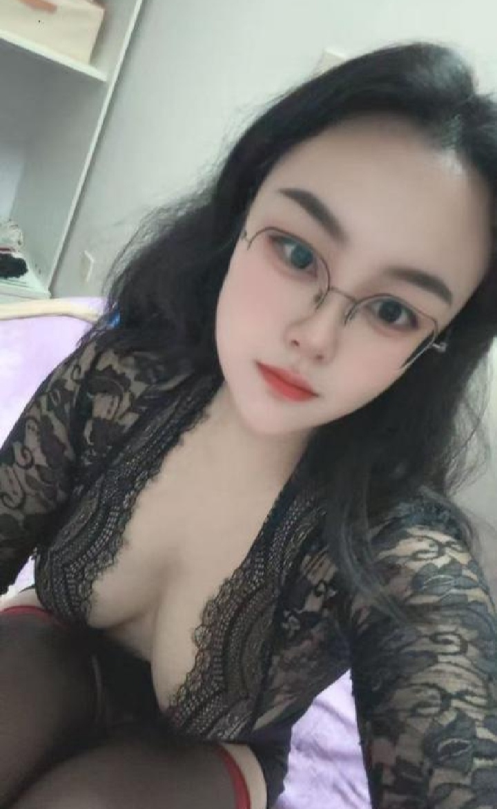 浦东美臀眼镜妞