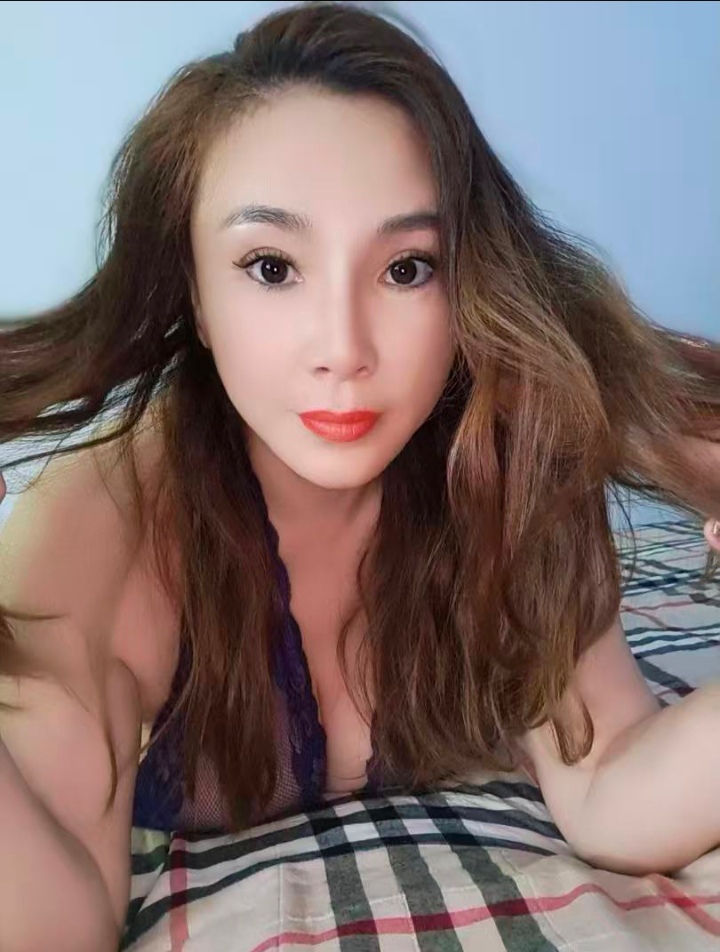 热辣情趣少妇夜色