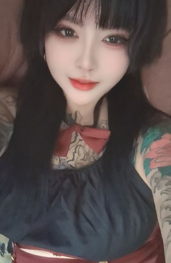 卧龙情欲大奶瓶