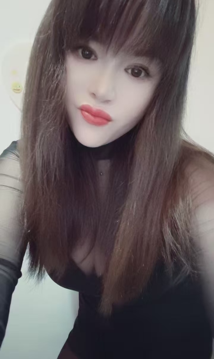 美艳丰满少妇冰咖啡