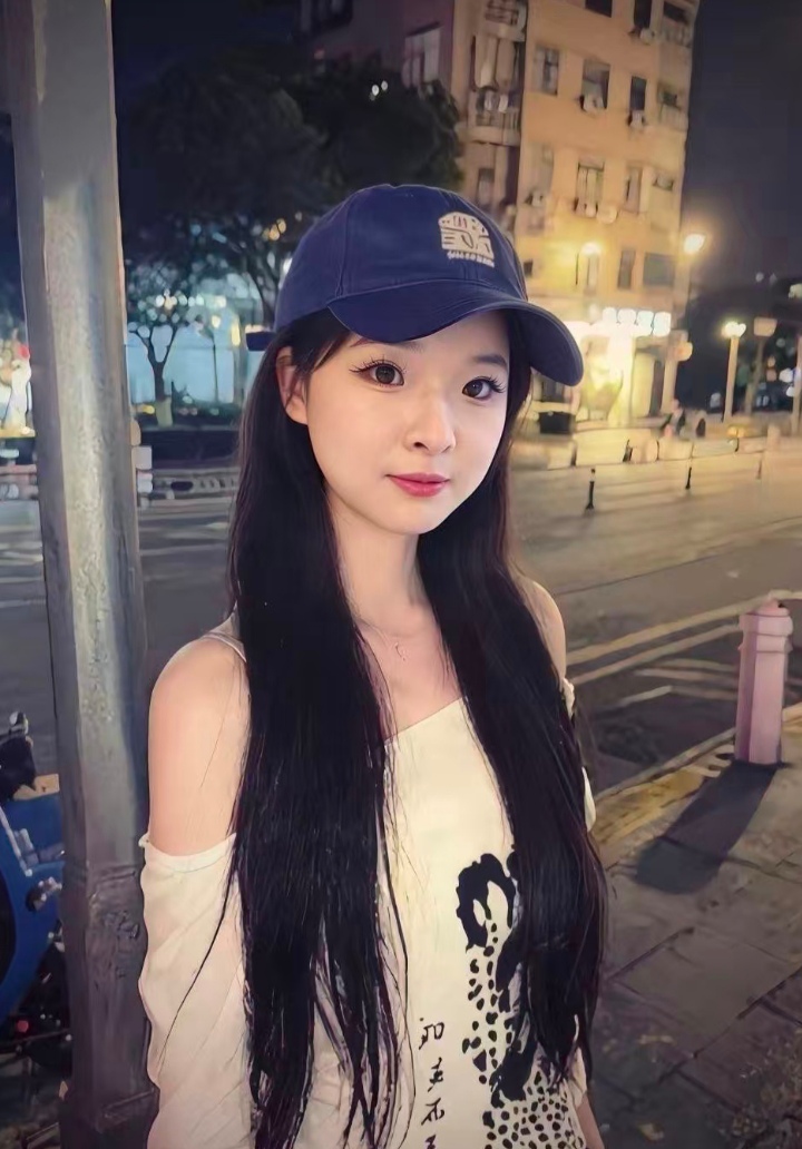 白嫩兼职甜妹小爱