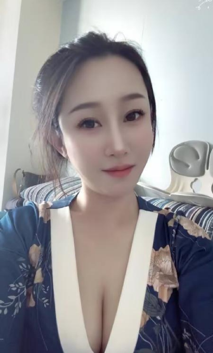 和平美乳水床琪琪