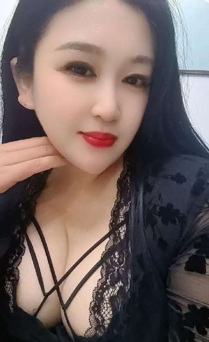 丰乳肥臀美艳少妇文文