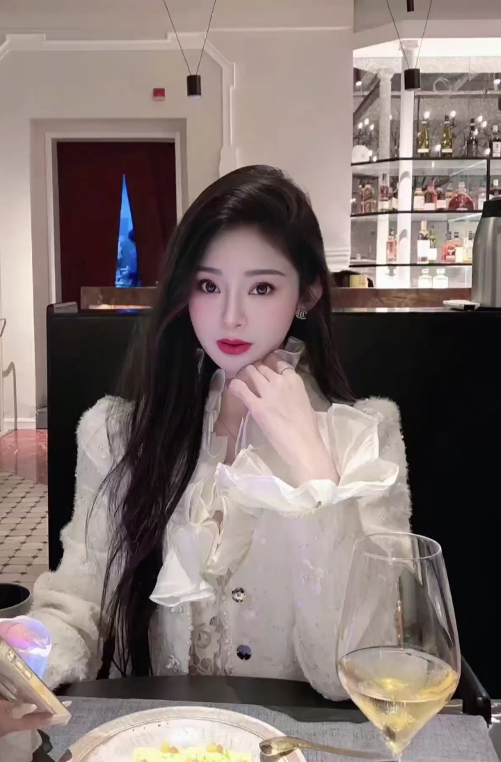 尤物身材气质辣妹苹果