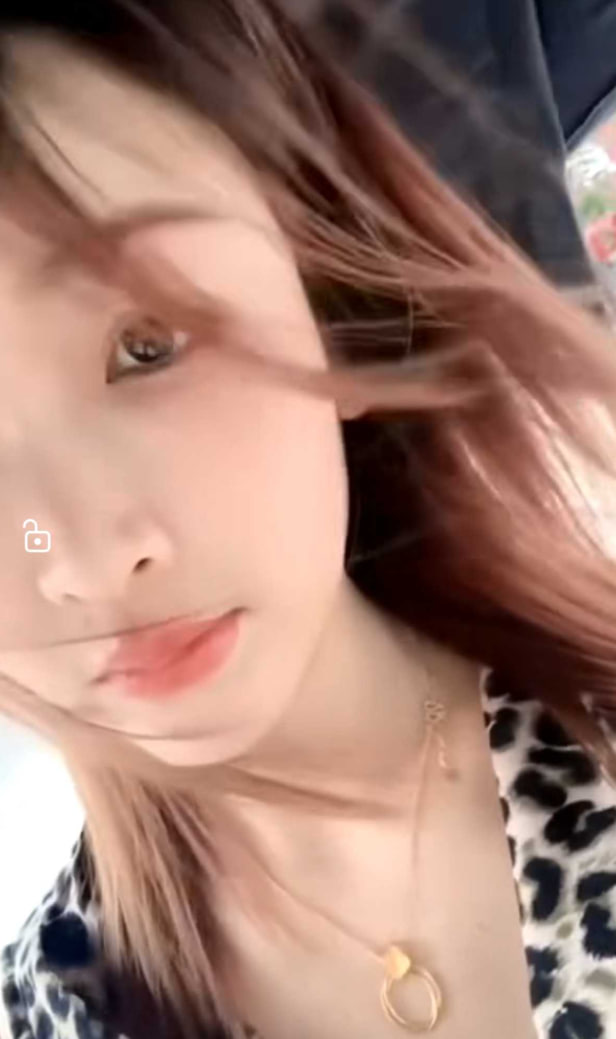 御姐风范小美女