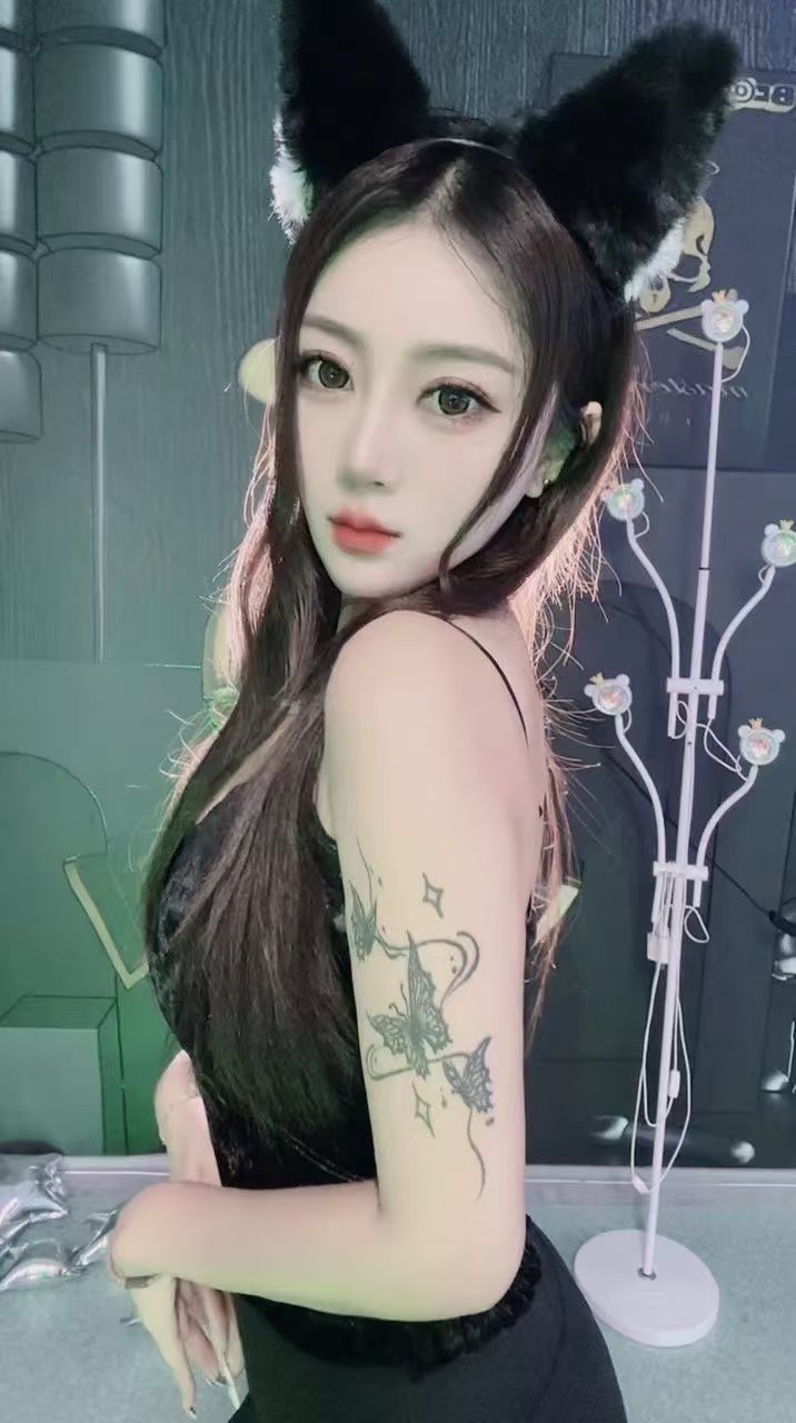 三点粉嫩，身边超级性感