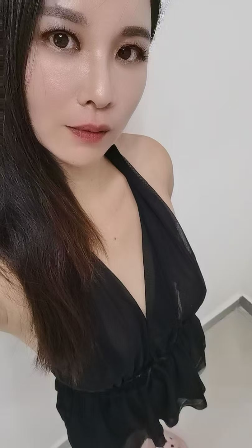 纤纤玉手，各种挑逗，你懂的