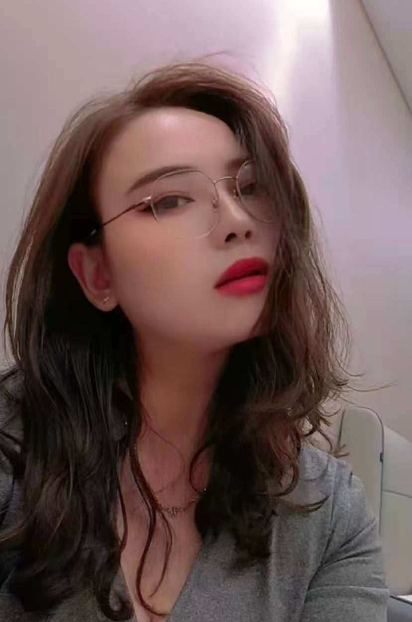 长相比照片好看，大长腿懂配合