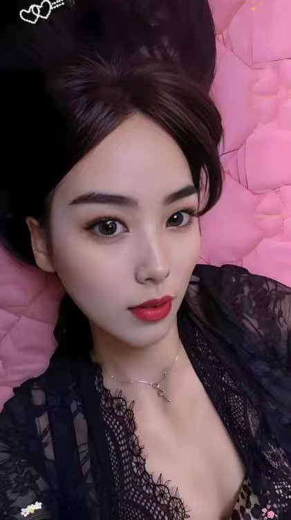 一个黑丝的兼职女人，很性感