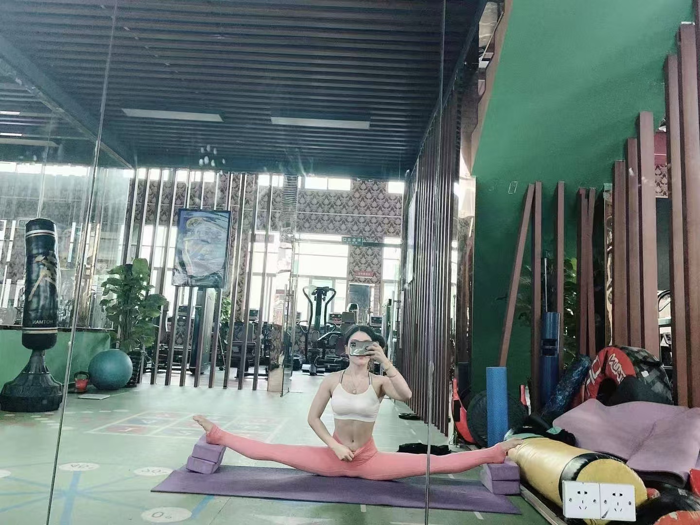 美女姿势很让人上头