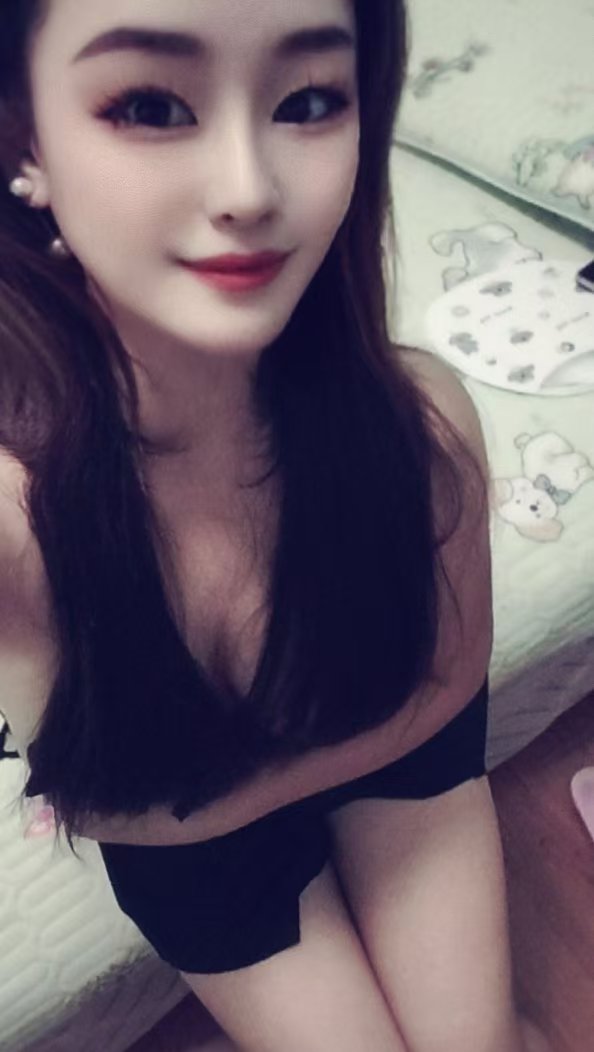 前凸后翘的身材，迷死人了