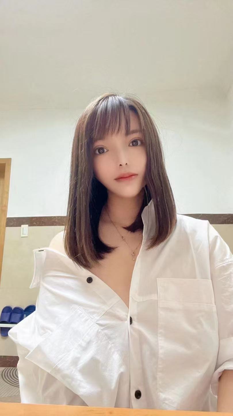 苗条性感前凸后翘，很喜欢