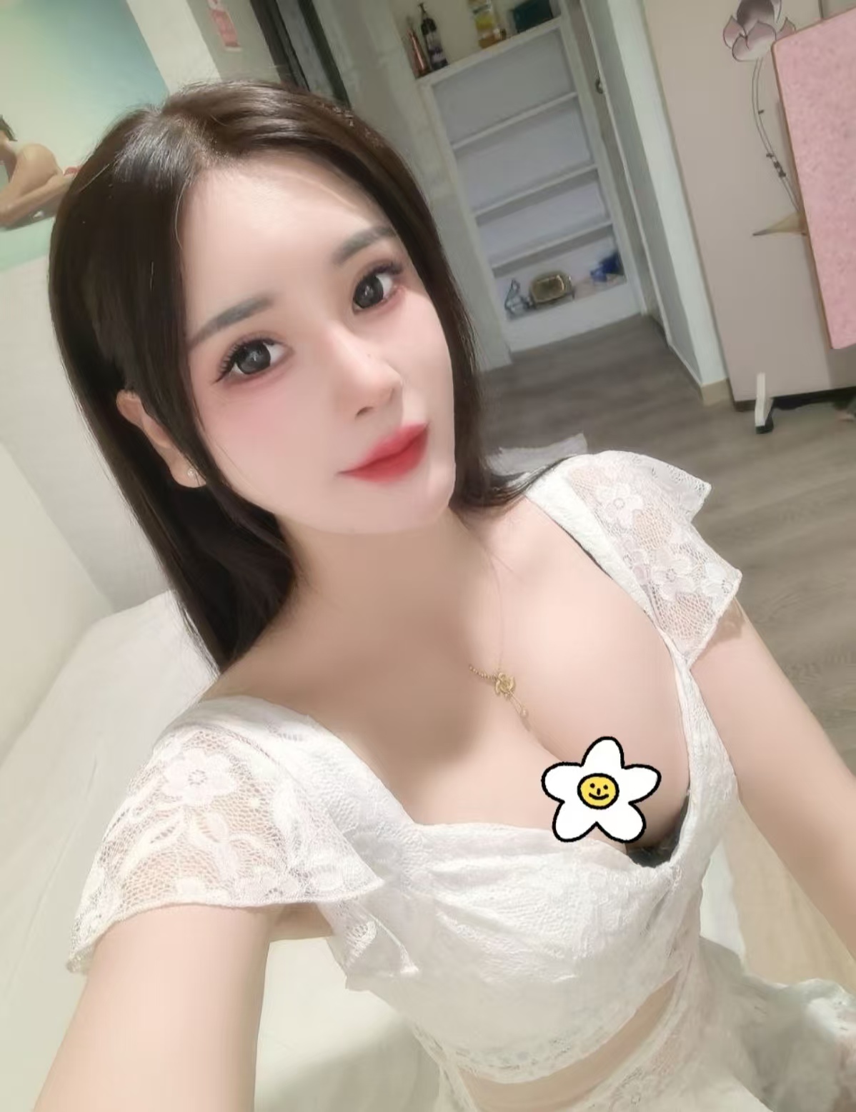 年轻有活力，妹妹很乖巧