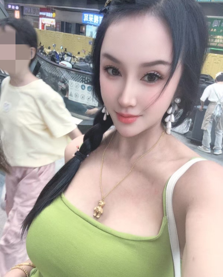 惹火诱人波霸姐姐