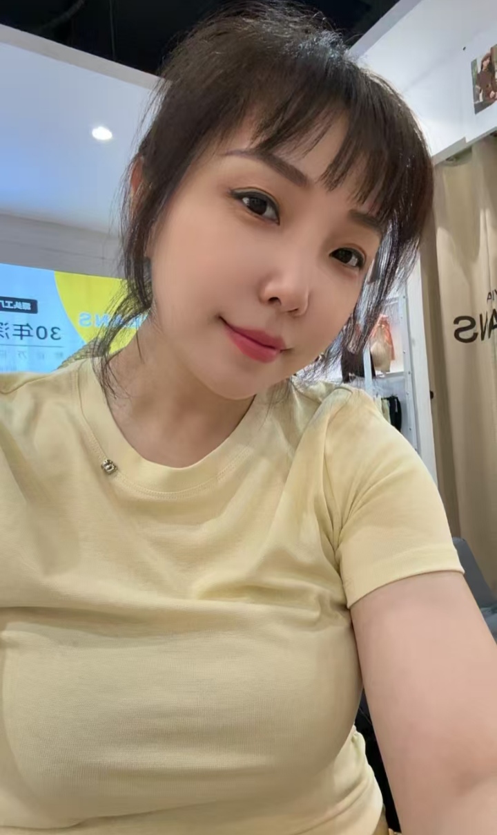 丰润短发御姐悦悦