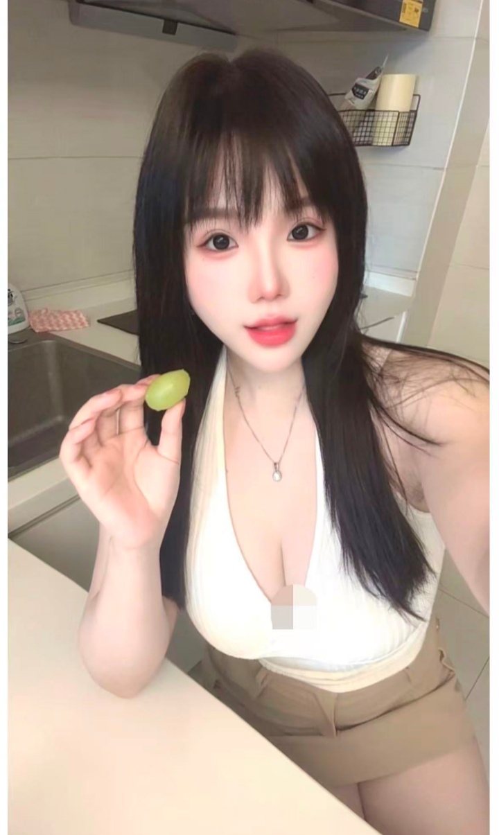 丰满情趣嫩妹小艾米