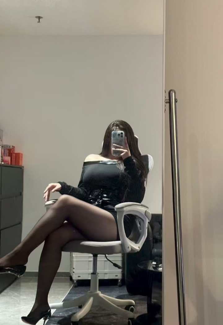 丰润制服美秘书奂儿