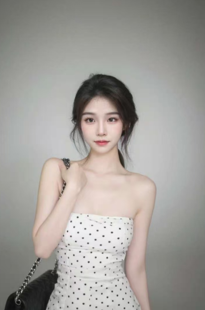 白嫩兼职甜妹诗诗