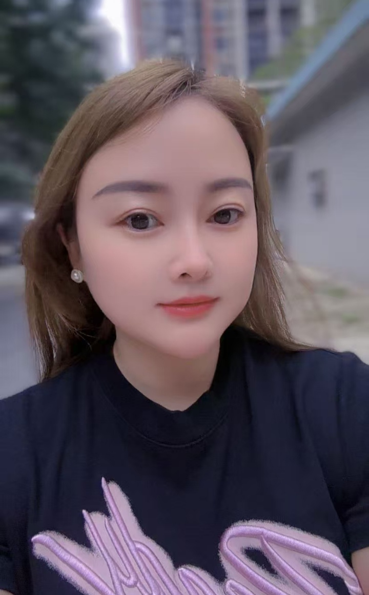 白皙丰润御姐媛媛