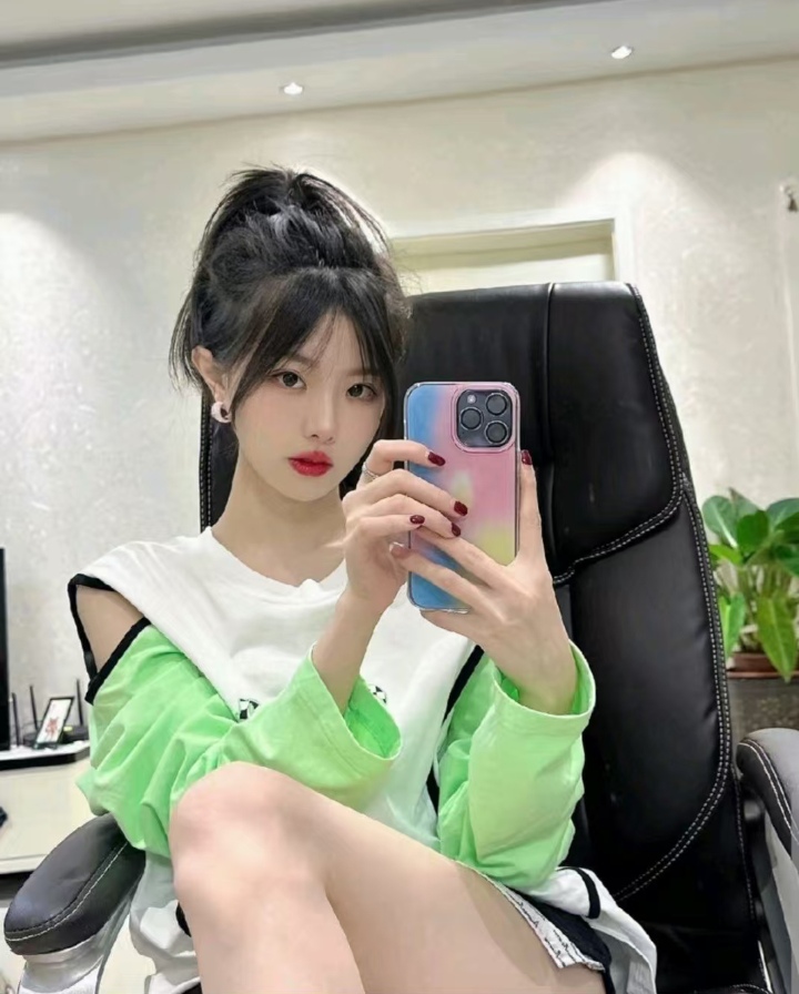 白嫩惹火辣妹萍萍