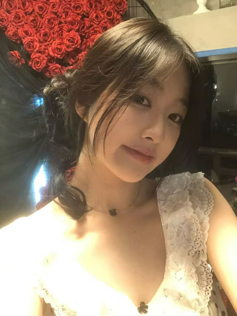 比较年轻的女孩子，还不错