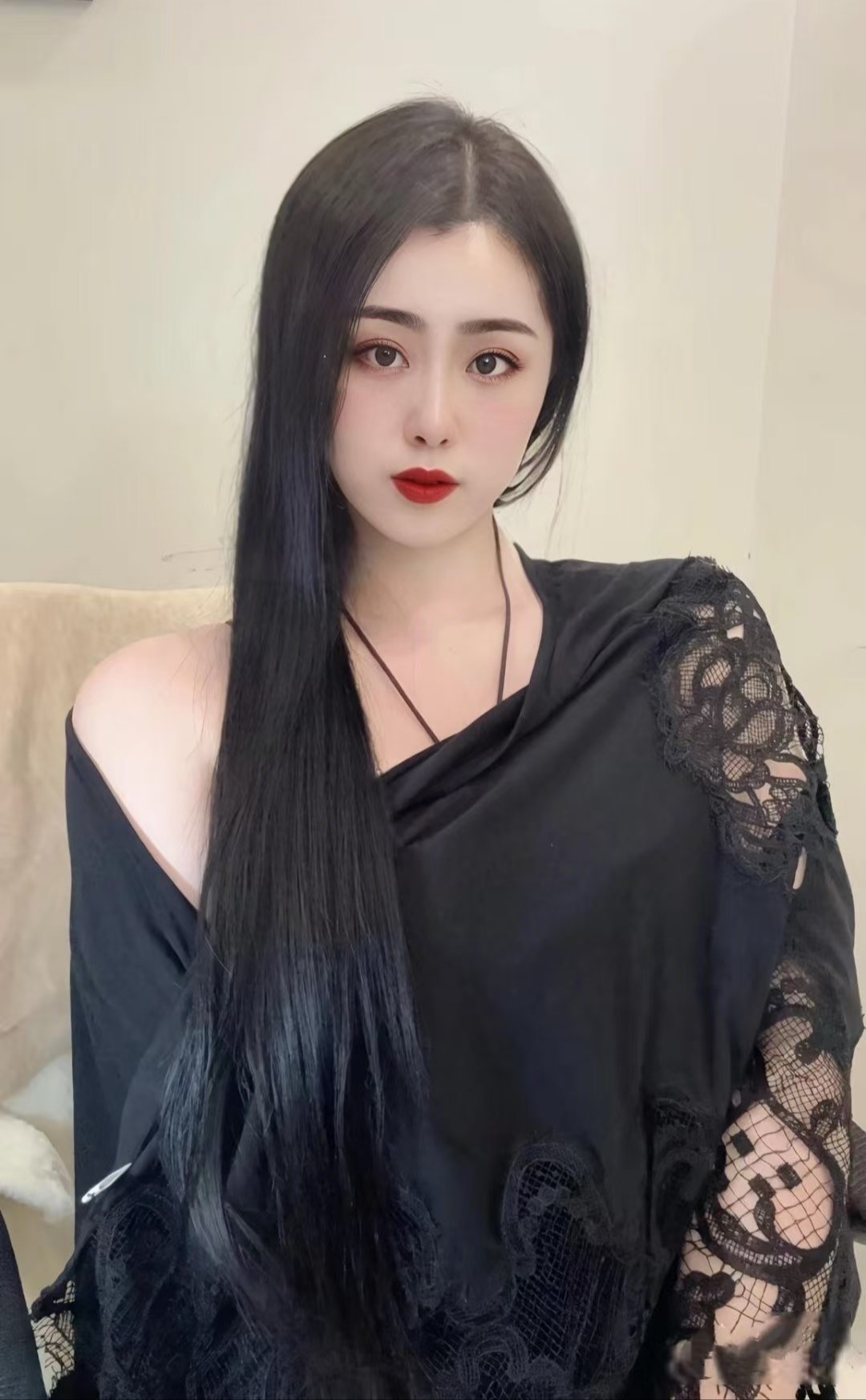 丰润美艳御姐霖萱