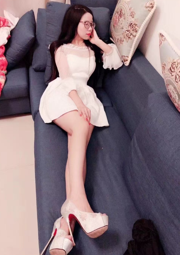 情趣眼镜欲女小柔