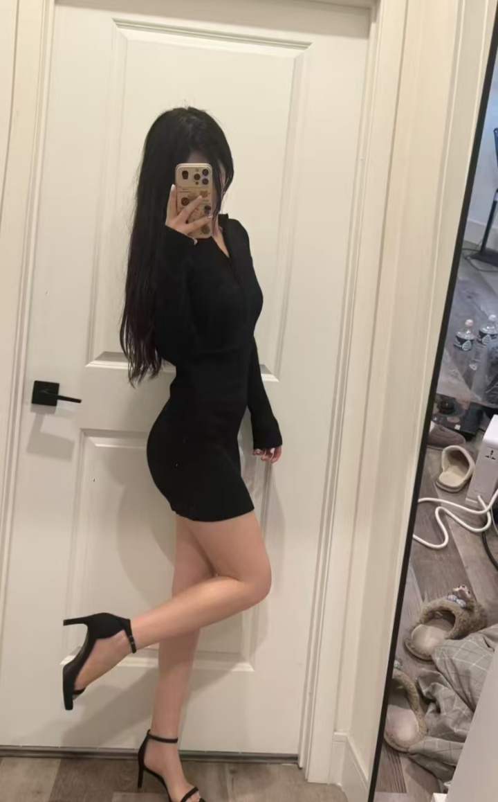 惹火身材辣妹草莓尖尖