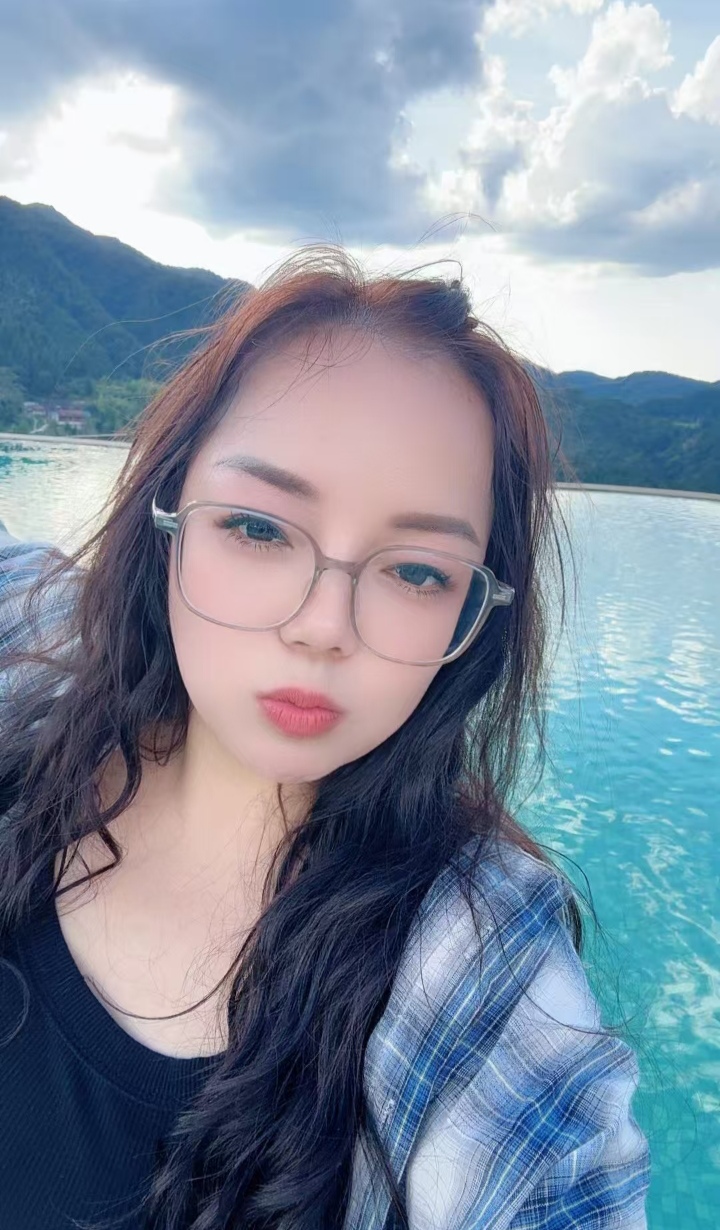 雨花大奶眼镜少妇彤彤