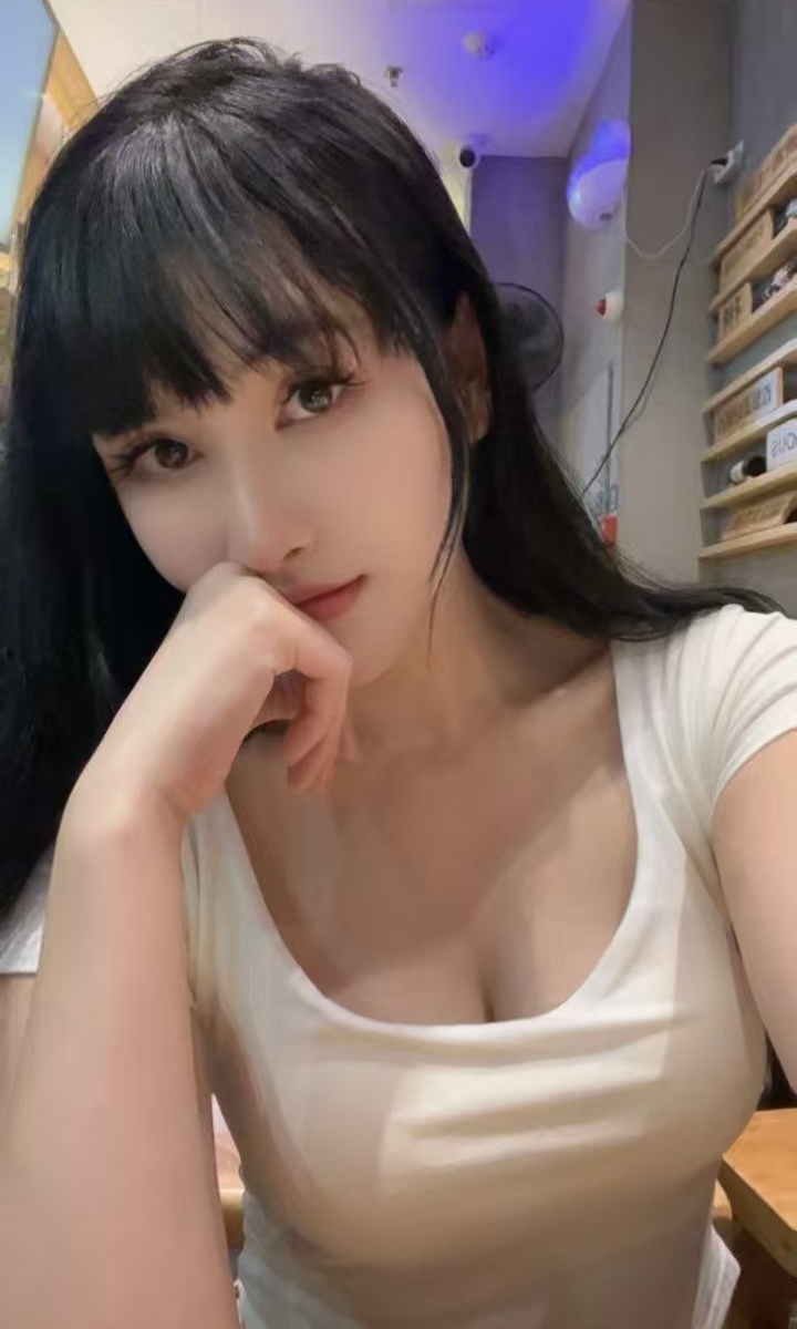 诱人美乳嫩妹小迪