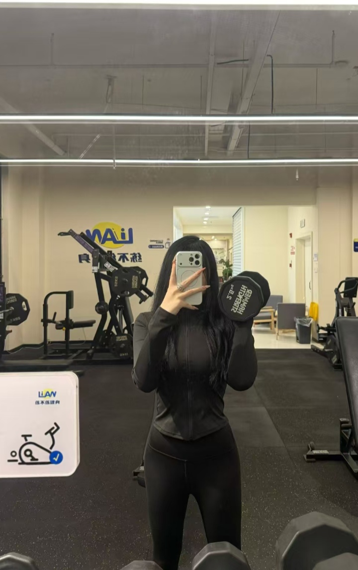 惹火身材瑜伽老师佳佳