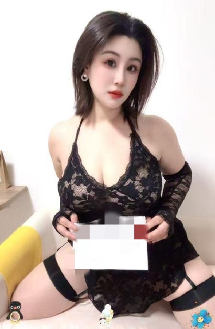 出击巨乳短发御姐