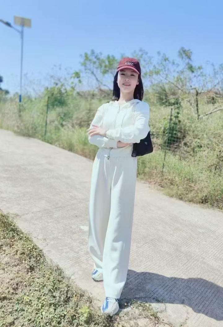 洪浪北娇俏御姐桃子