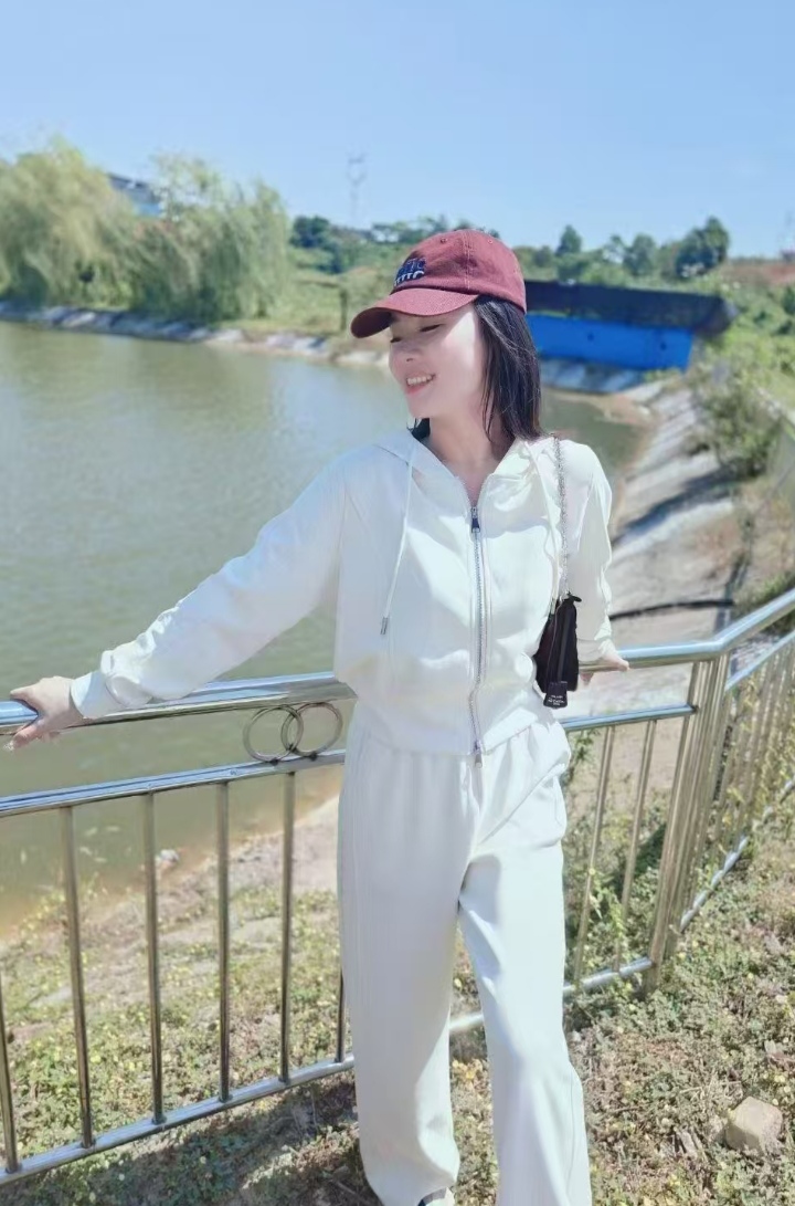 洪浪北娇俏御姐桃子