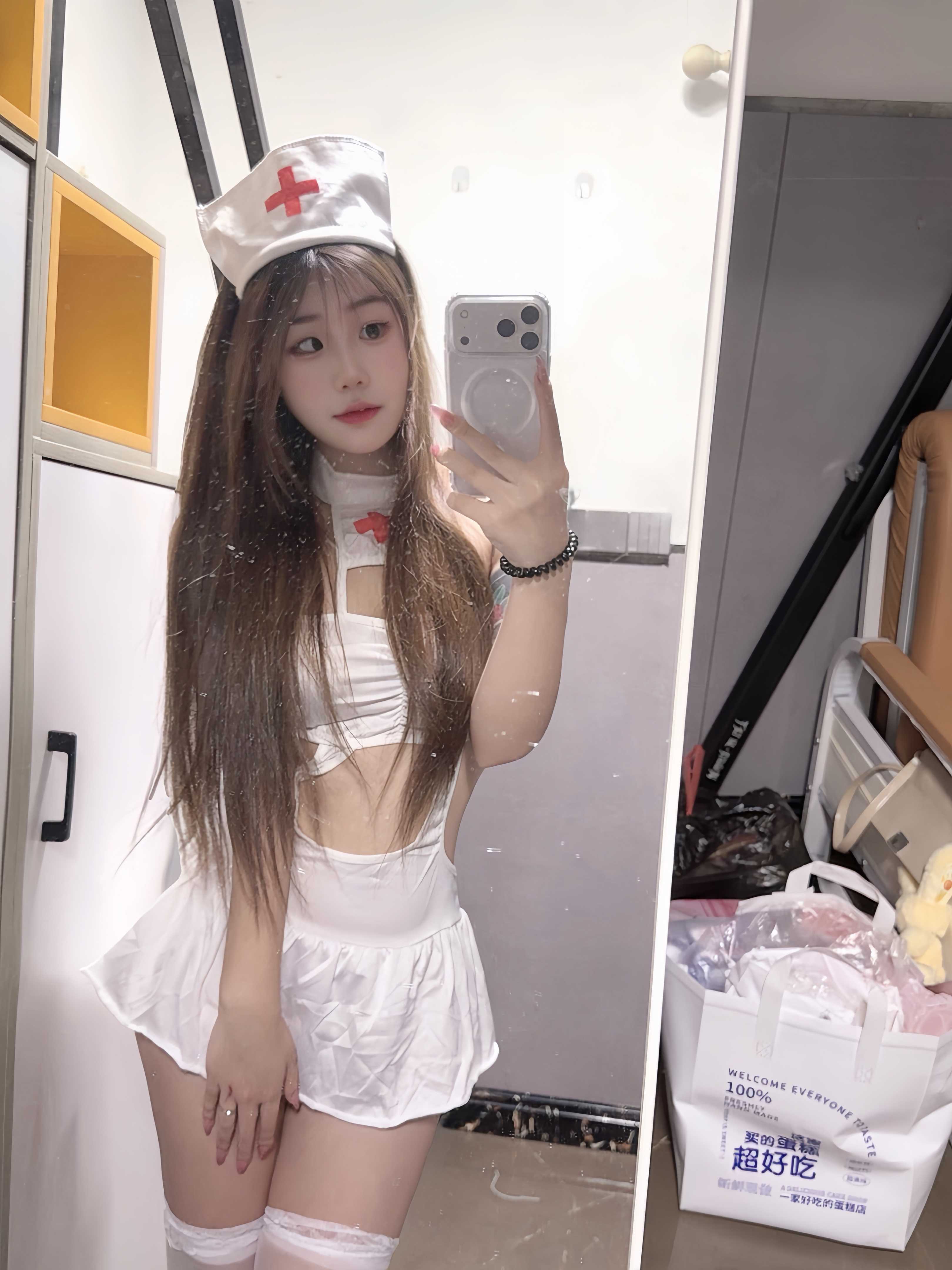 天河棠东 纹身精神小妹 嫩妹 等待调教 小青