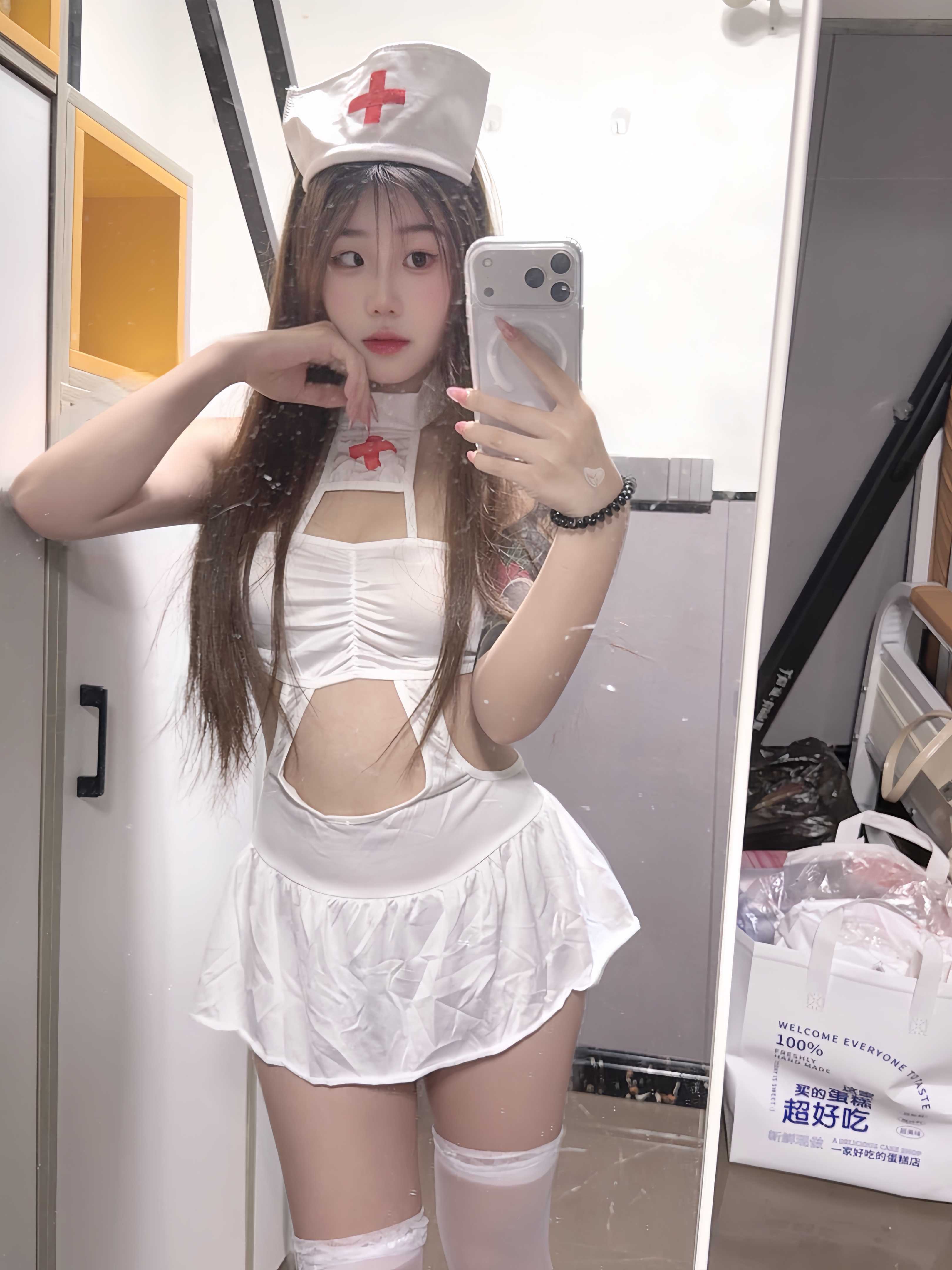 天河棠东 纹身精神小妹 嫩妹 等待调教 小青