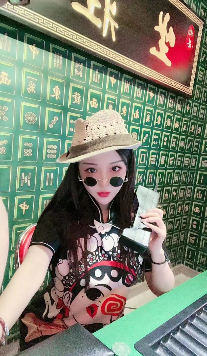 美艳热辣小姐姐彤彤