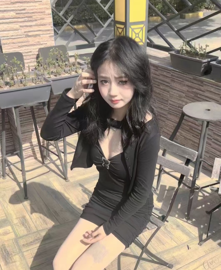 宝安白嫩兼职甜妹小霞