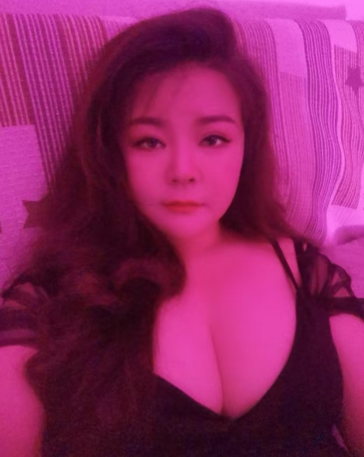 性感火辣的大胸妹子