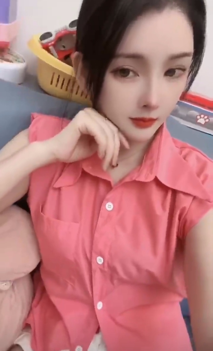 白嫩兼职甜妹bobi