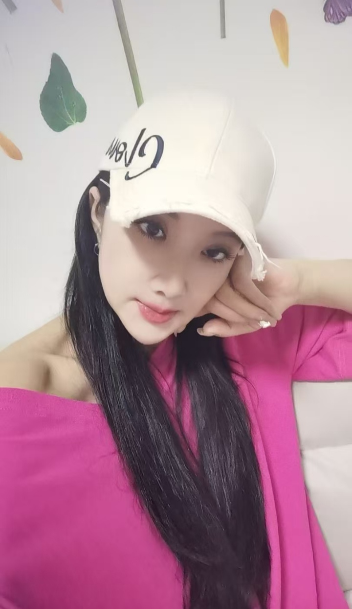 丰满美艳小少妇妮子