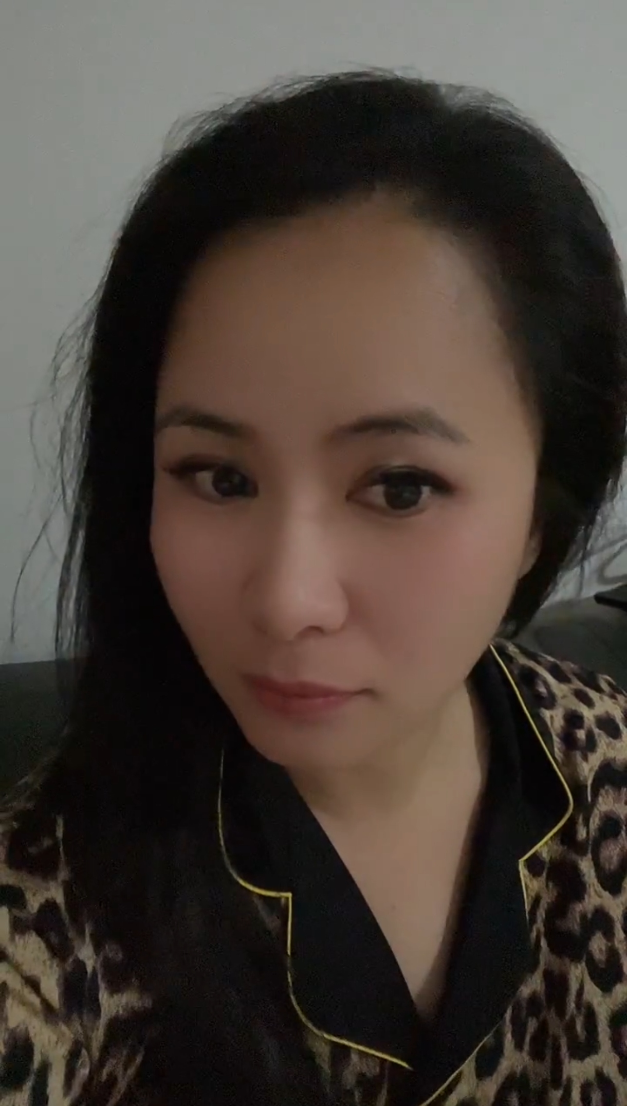 天河区肉丝短裙Sao妹子，身材不错 没有尿点