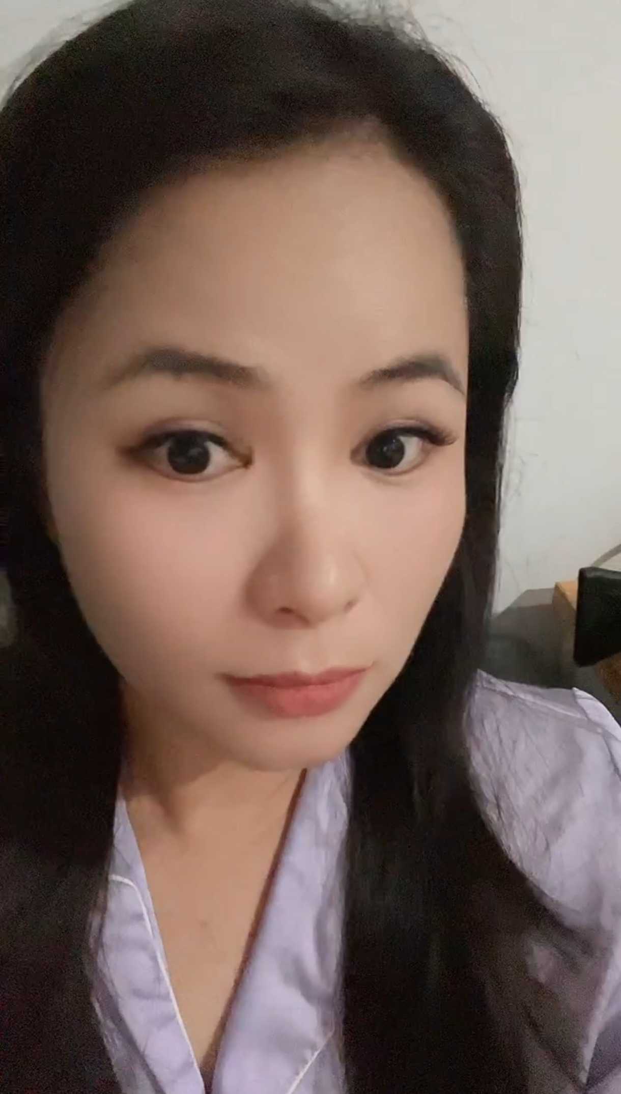 天河区肉丝短裙Sao妹子，身材不错 没有尿点